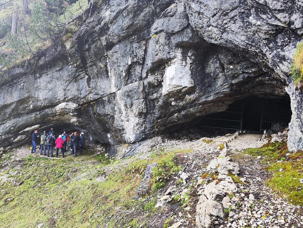 Am Westeingang der Mammuthöhle